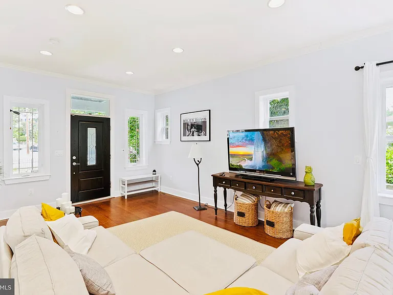 6729 Piney Branch Rd NW — Photo 3