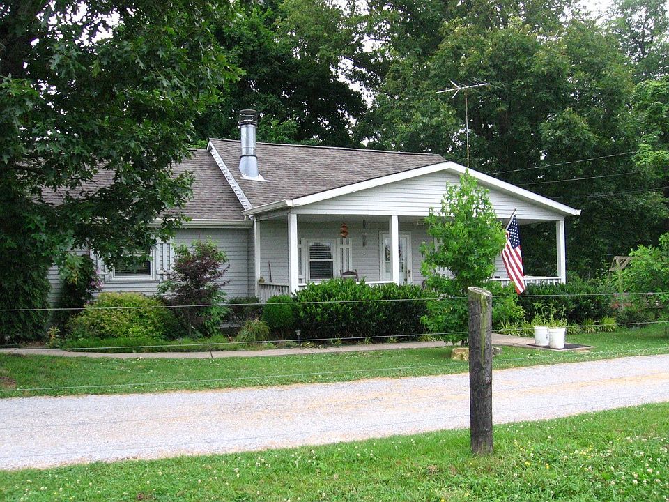 Front of home & driveway