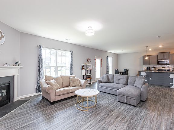 3rd image of 102 Bellatrix Ct