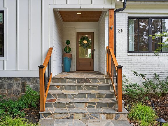 3rd image of 25 Hindman Dr