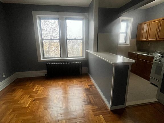 3rd image of 246 Roseville Ave #502