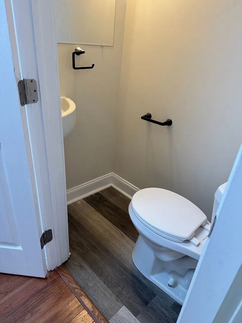 4 bedroom, 1.5 bath, half double house — Photo 4