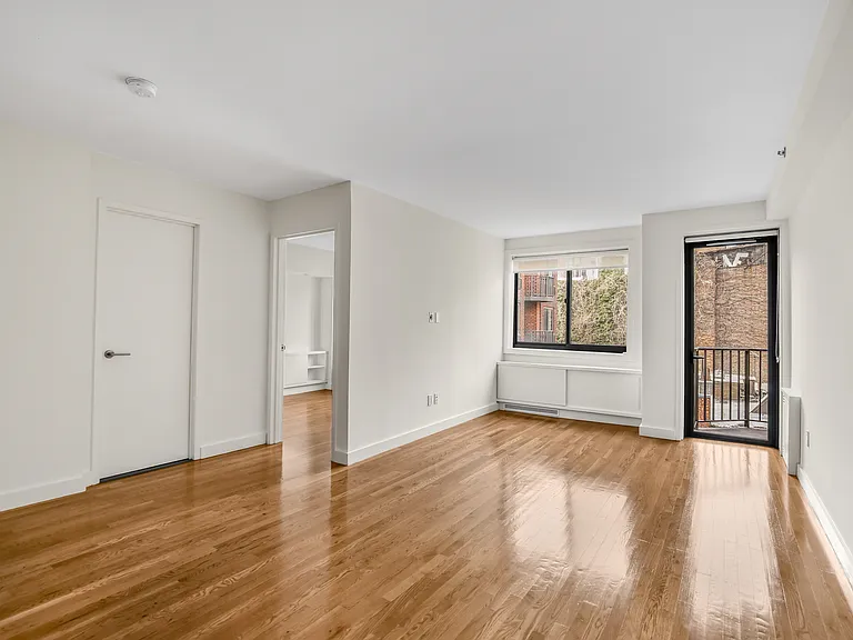101 W 15th St #104 — Photo 3