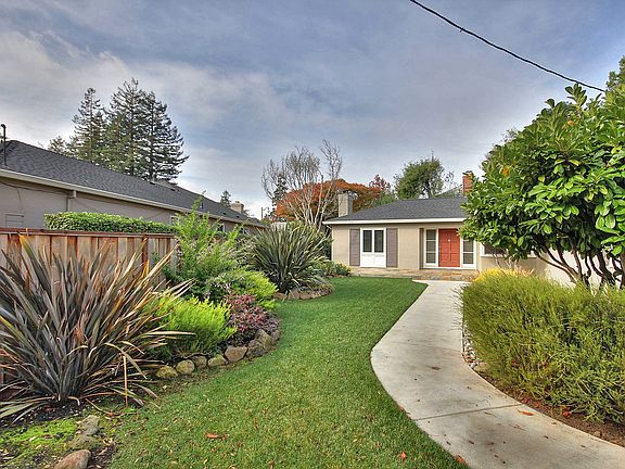 4th image of 34 Baywood Ave