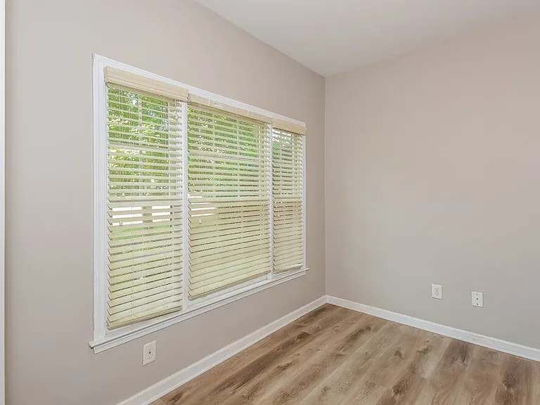 114 Valdosta Ave — Photo 10