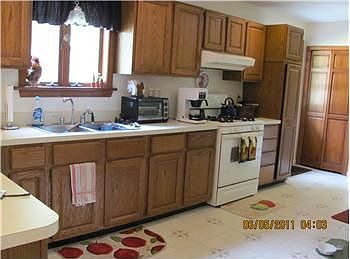 4th image of 100 Dracut St