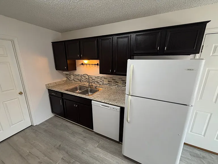 1272 N Tradition Ave — Photo 3