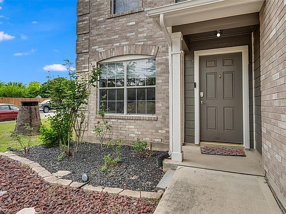 2nd image of 676 Goldenrod St