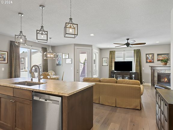 5th image of 2313 NW 15th Way