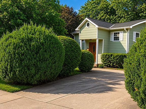 3rd image of 14307 Fairview Ln