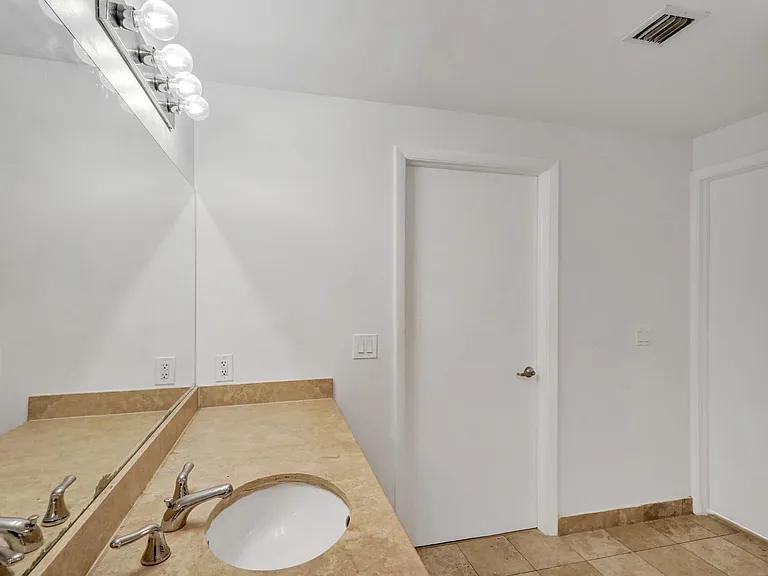 350 NE 24th St #509 — Photo 26