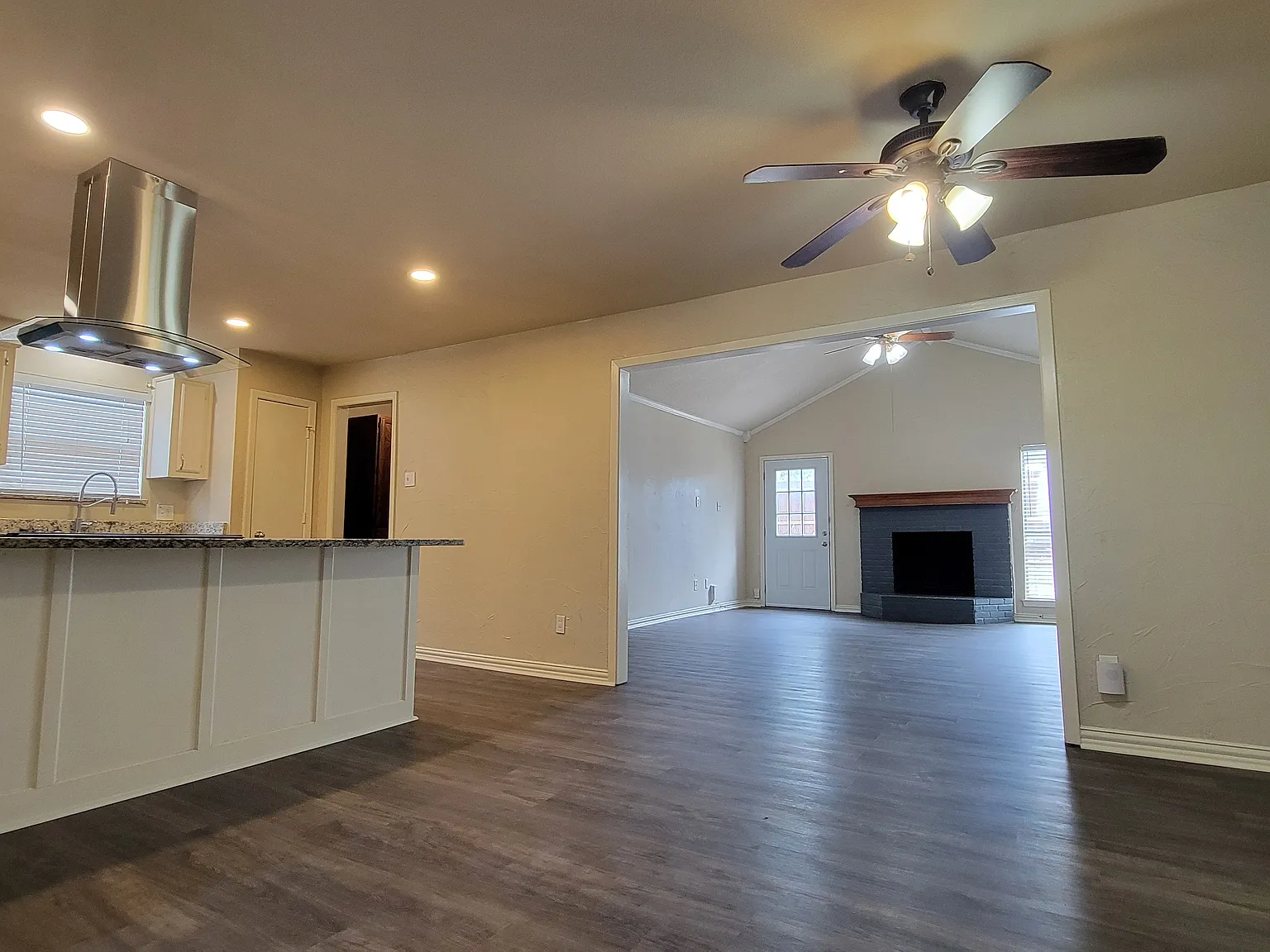 3 bed, 1745 sqft, $2,395 — Photo 2