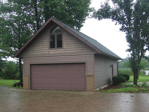 2nd image of 2958 Lakeview Ct