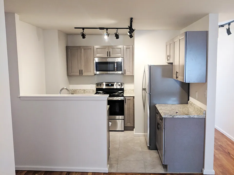 63 Cannon St #2