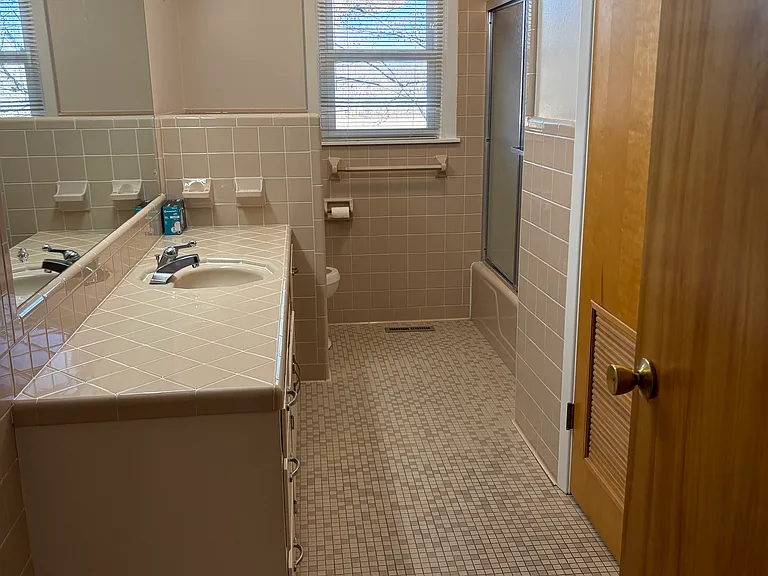 995 Walnut Hill Rd — Photo 5