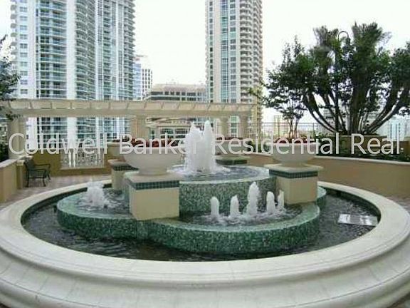 4th image of 511 SE 5th Ave APT 1615