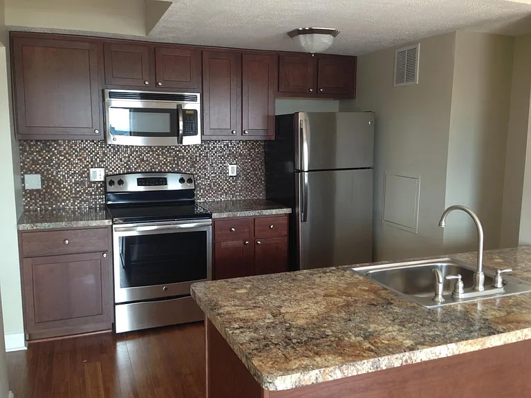 Historic Stolp Island Apartments — Photo 4
