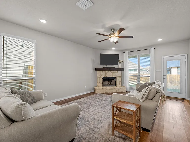 10232 Driskill Dr — Photo 2