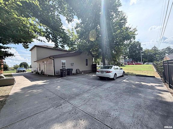 2nd image of 304 E College St