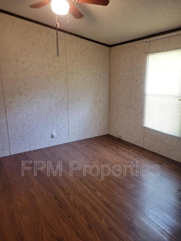3 bed, 2.0 bath, 1128 sqft, $1,450 — Photo 2