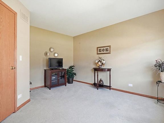 5th image of 2746 N Augusta Dr