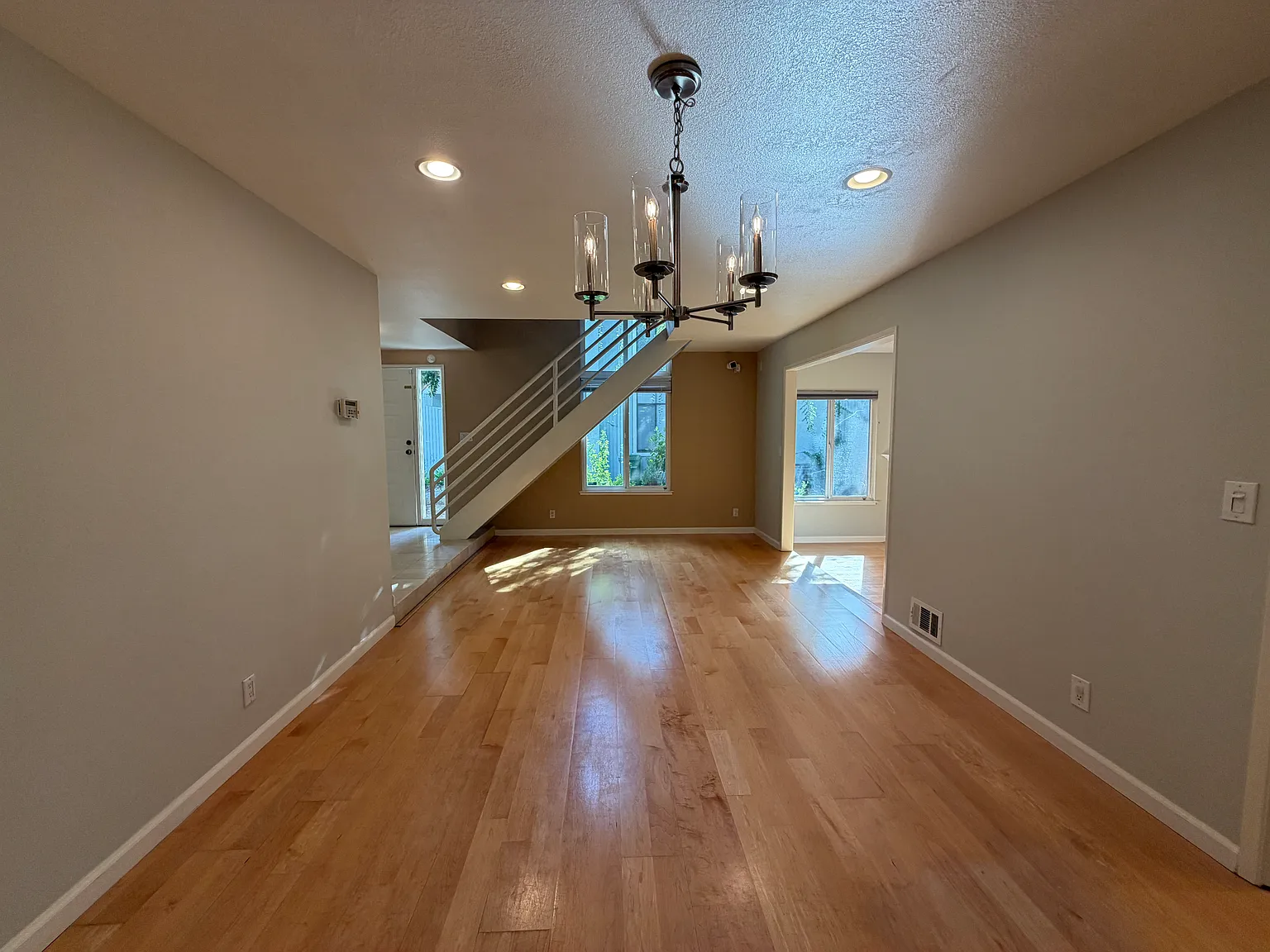 3 bed, 2.5 bath, 1885 sqft, $5,000 — Photo 4