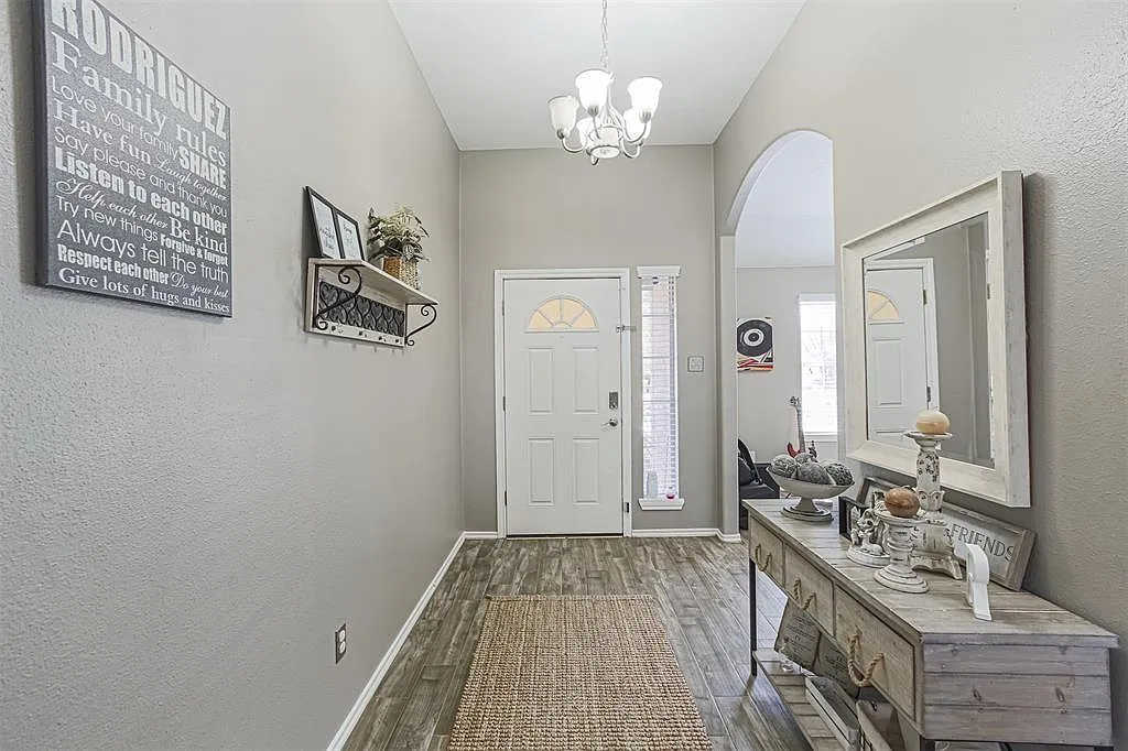 3 bed, 2.0 bath, 1864 sqft, $2,250 — Photo 3