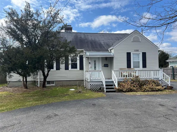1320 Ackerson Boulevard, Bay Shore, NY 11706
