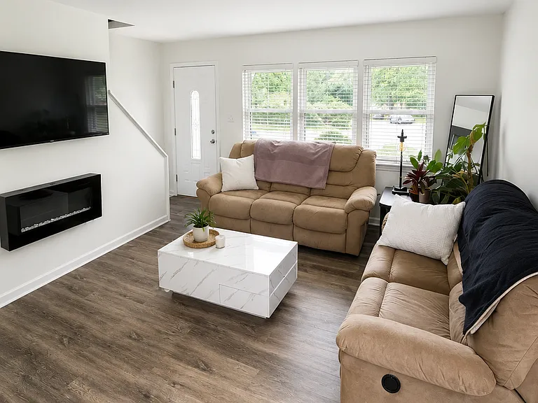 10211 Calumet Dr #1 — Photo 4