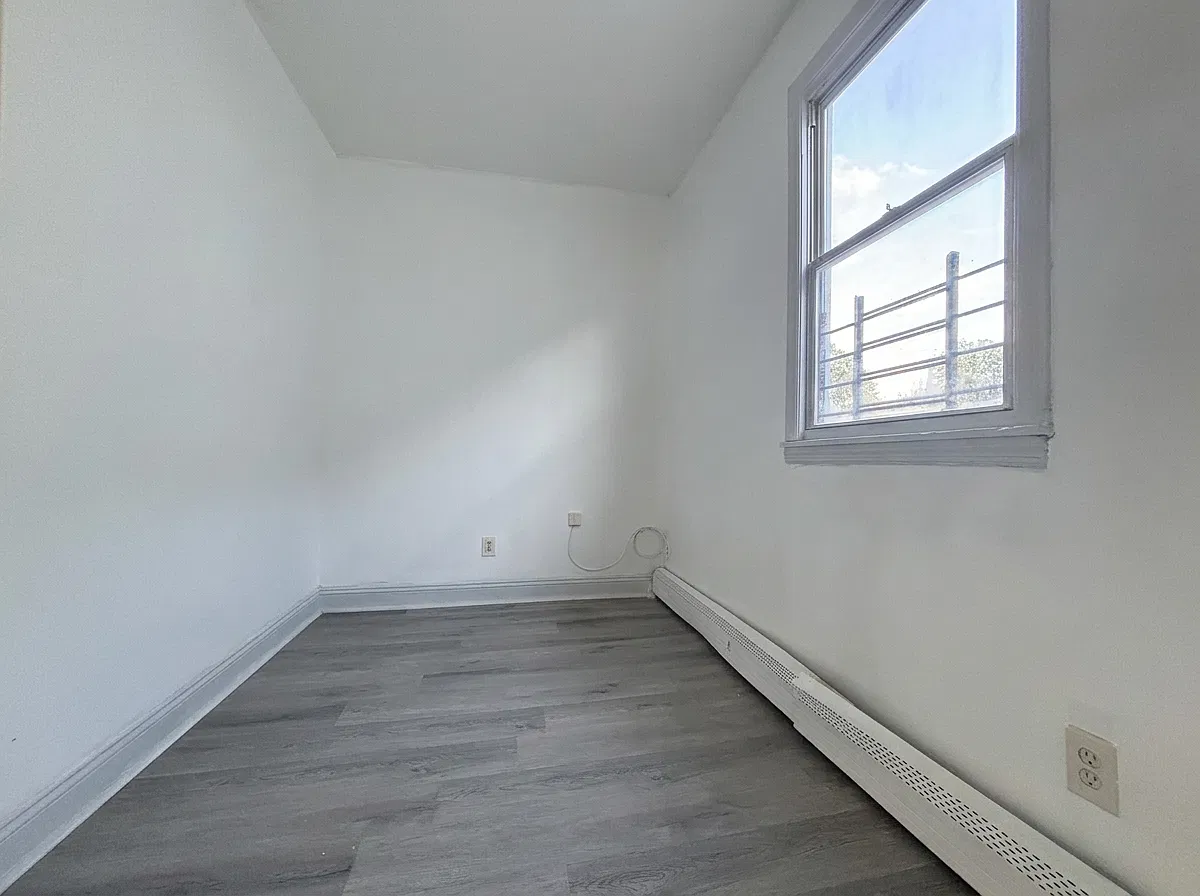 3 bed, 780 sqft, $1,800 — Photo 3