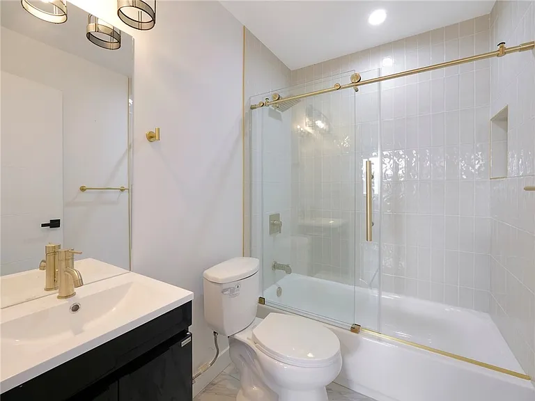 1856 S Redondo Blvd — Photo 14