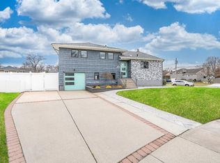 1594 Milburn Ct, Wantagh, NY 11793