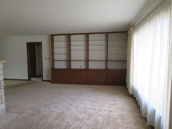 3rd image of 1541 La Cresta Dr