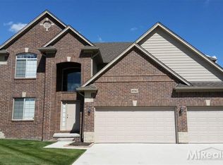 45362 Pentwater Dr, Macomb, MI 48044