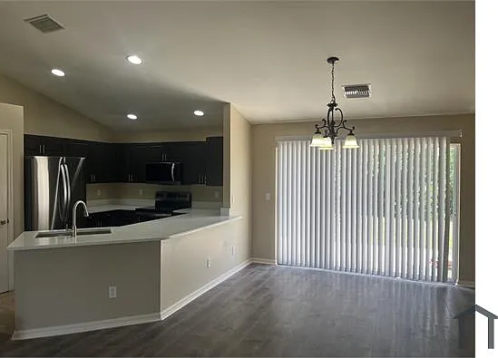 4 bed, 1626 sqft, $2,195 — Photo 3