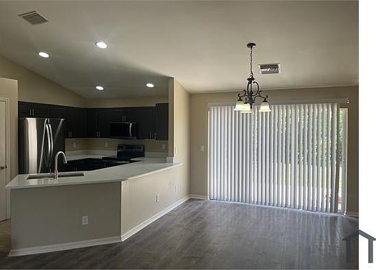 3rd image of 2819 5th St SW
