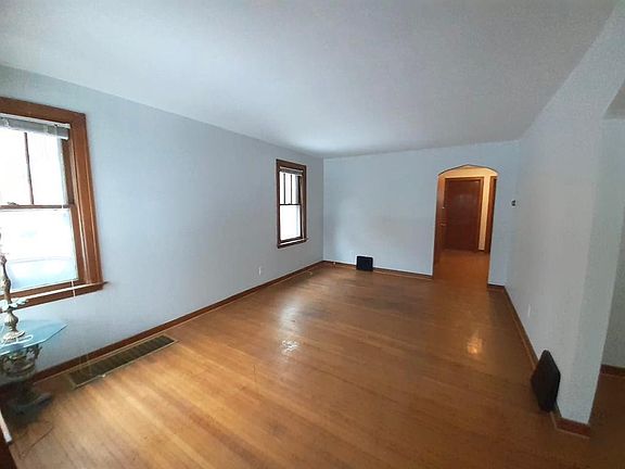 3rd image of 1176 Tonawanda St #1