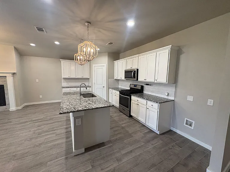 328 Ranger St — Photo 3