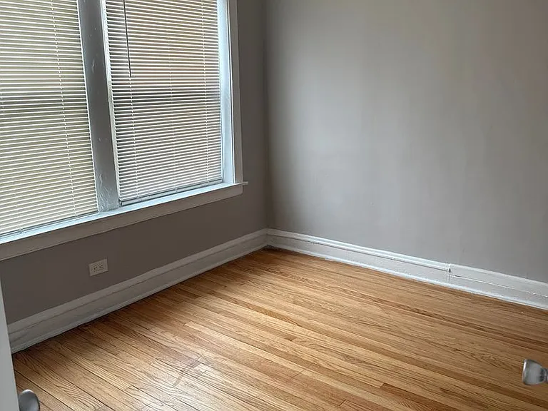 SPACIOUS 2 BEDROOM APARTMENTS AVAILABLE — Photo 51