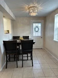2 bed, 1.0 bath, 923 sqft, $1,285 — Photo 3