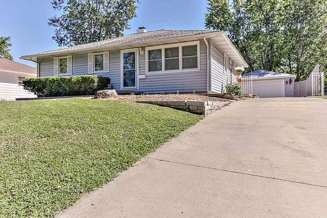 1510 Paula Dr photo 1