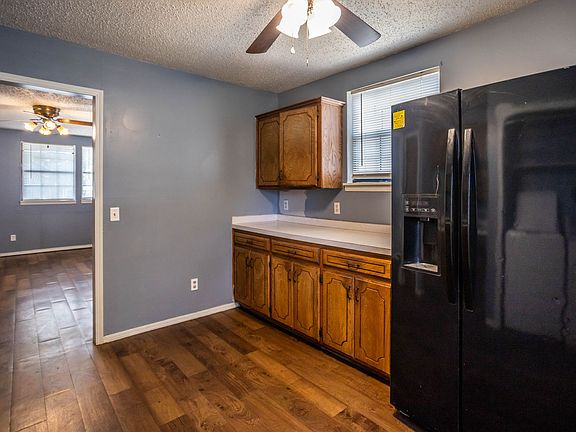 3rd image of 415 W Franklin Ave