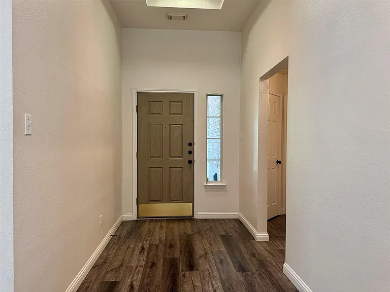 5615 Taylorcrest Dr — Photo 2
