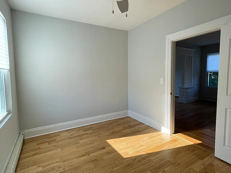 498 Washington St — Photo 4