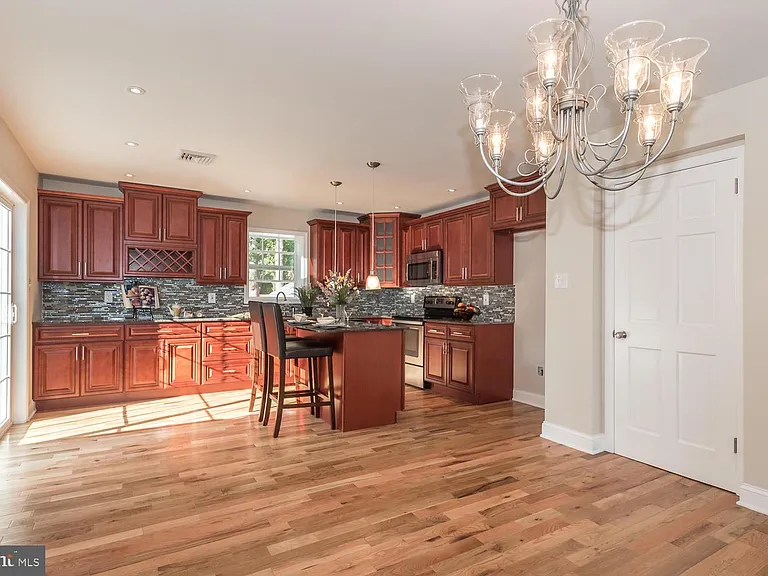 412 Norristown Rd — Photo 6