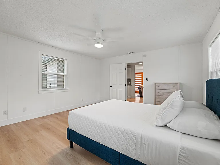 914 E Standifer St — Photo 26