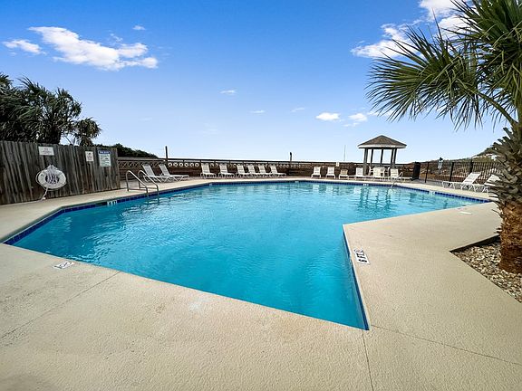 4th image of 110 Lakeshore Dr