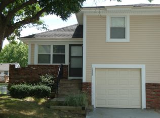 1327 E 152nd Ter, Olathe, KS 66062