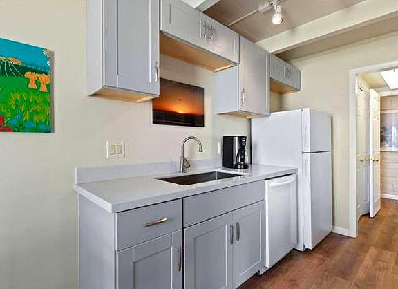 4th image of 451 Dela Vina Ave APT 309