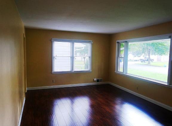 2nd image of 924 27th Ave N